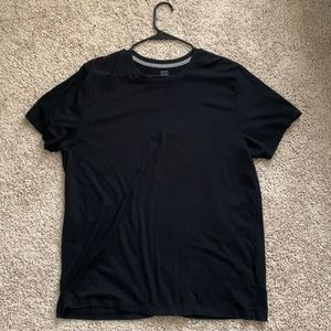 Black old navy tee